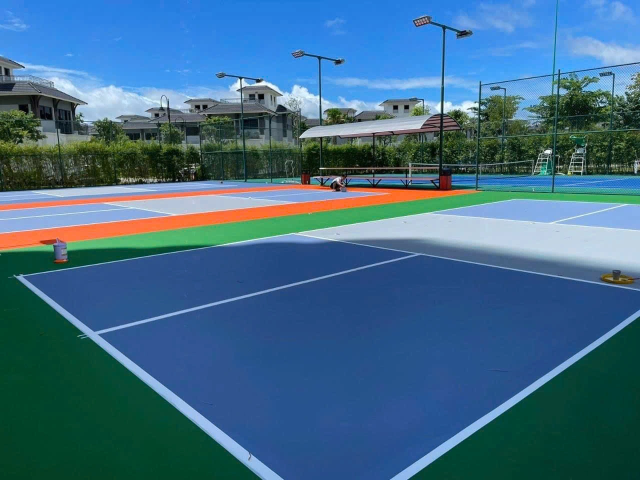 Sơn sân Pickleball 7 lớp sơn hạt cao su: Giải pháp Hoàn hảo cho sân chơi chuyên nghiệp